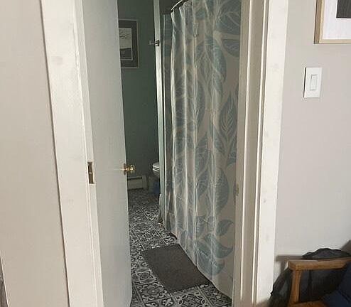 Bathroom with full tub/shower