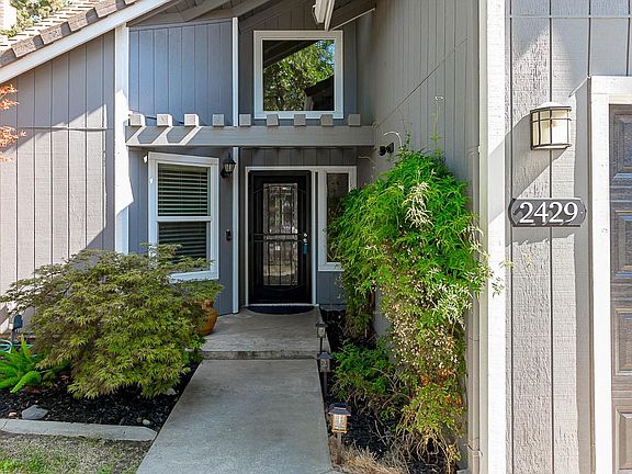 4th image of 2429 Walnut Grove Way