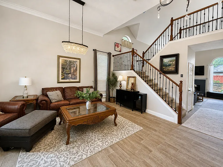 1740 Forest Glen Dr — Photo 4