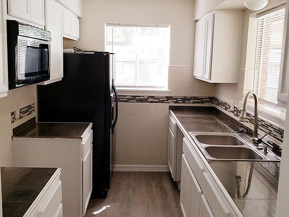 4th image of 1725 Peach Tree Ct #2