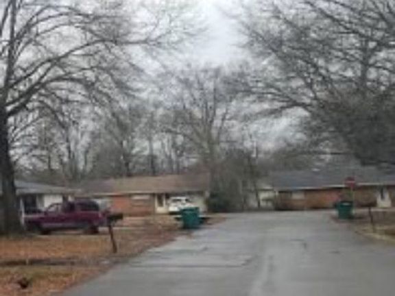 Exterior Neighborhood (street photo)