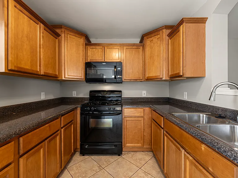412 N Grainger Ln — Photo 11