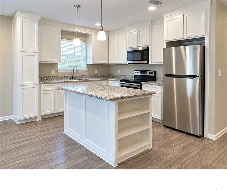 3 bed, 2.0 bath, 1100 sqft, $1,300 — Photo 4