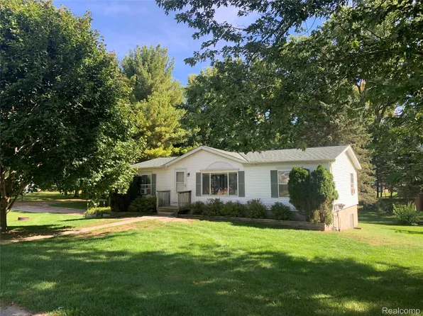 310 E Orchard St, Perry, MI 48872