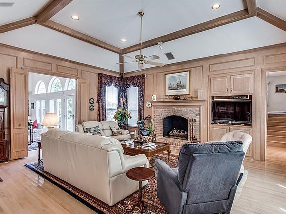 4th image of 1705 Driskill Dr