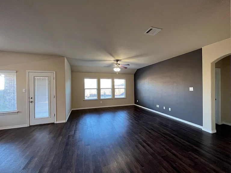 569 W Kara Dr — Photo 11