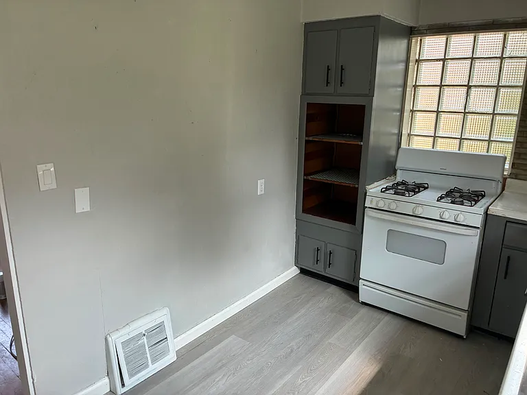 3323 Edward St — Photo 7