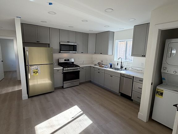 2nd image of 1844 Arcadian Ave #5