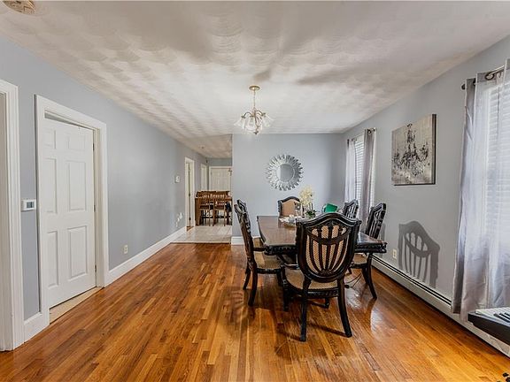 5th image of 95 Laura St