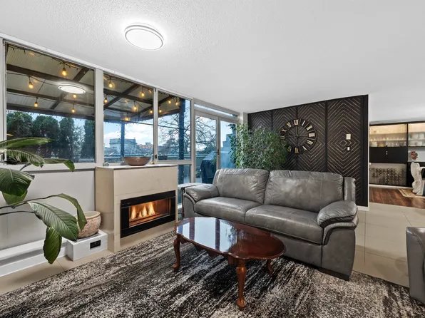 1159 Main St #403, Vancouver, BC V6A 4B6