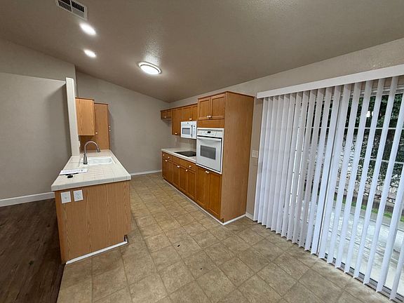 5th image of 8888 N Del Mar Ave