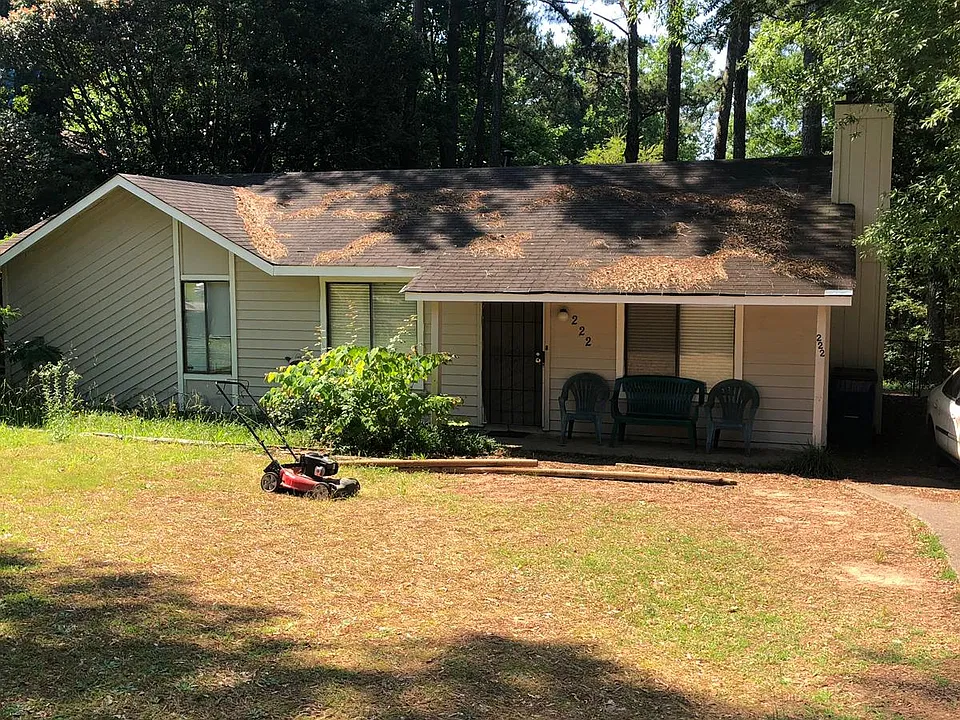 222 Peartree Ln