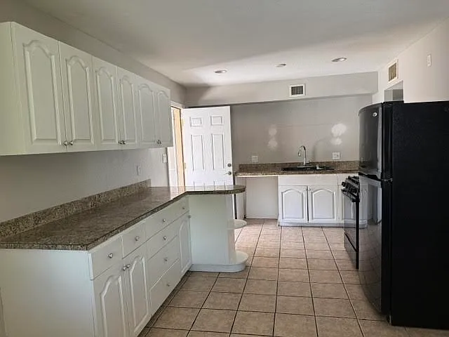 3 bed, 1100 sqft, $1,975 — Photo 3