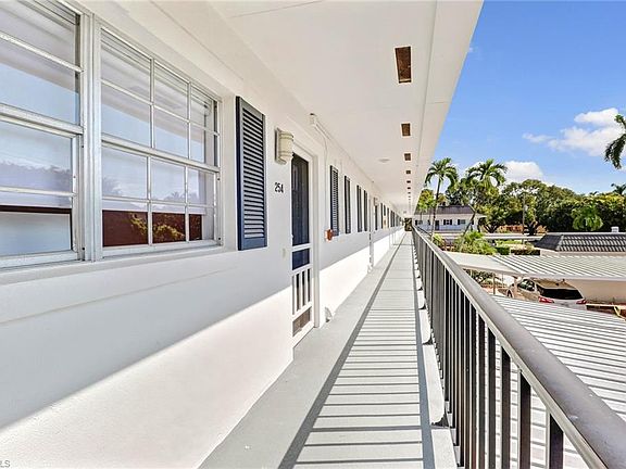 5th image of 254 Banyan Blvd #254