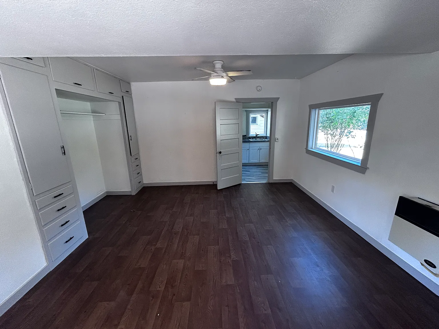 Studio, 400 sqft, $1,100 — Photo 3