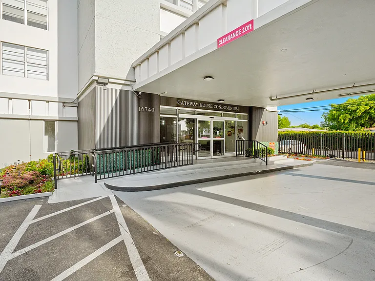16740 NE 9th Ave #405 — Photo 4