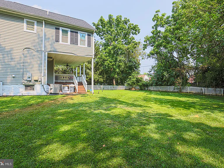 215 Clarendon Ave — Photo 6