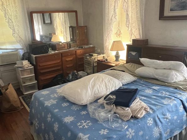 8235 Elvaton Dr, Pasadena, MD 21122
