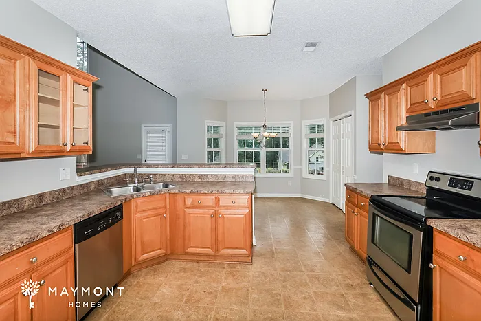 61 Windsor Way — Photo 10