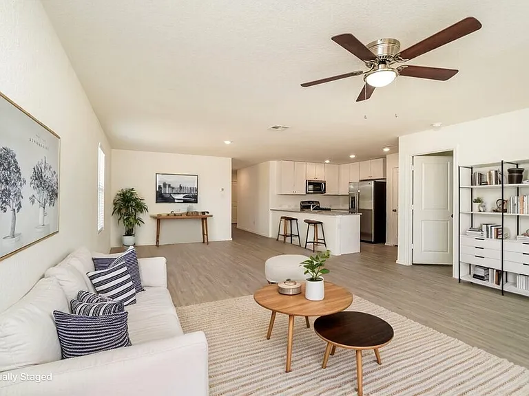 1221 White Willow — Photo 4