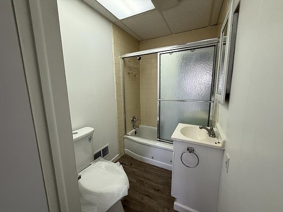 5th image of 1410 Bradley Ave