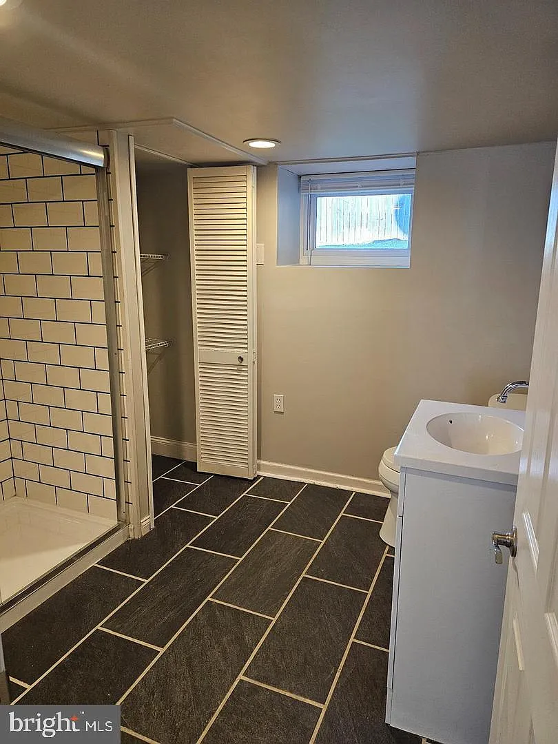 3 bed, 1.0 bath, 2552 sqft, $2,250 — Photo 3