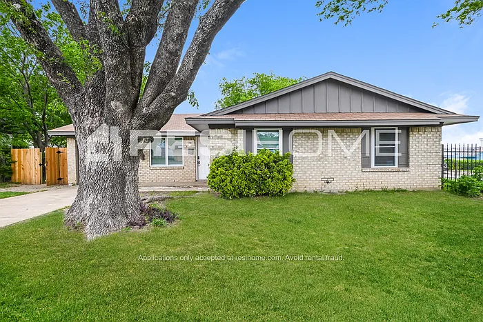 6436 Moonhill Dr — Photo 1