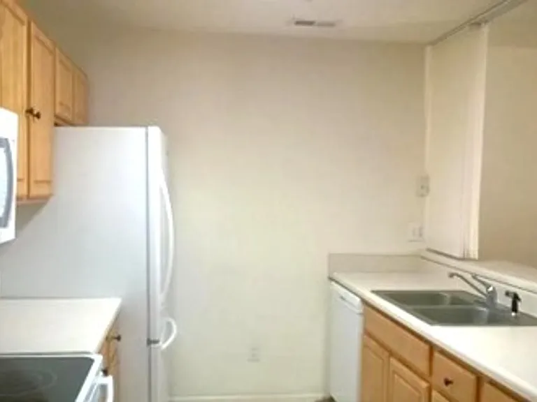 1904 Westgate Cir — Photo 10