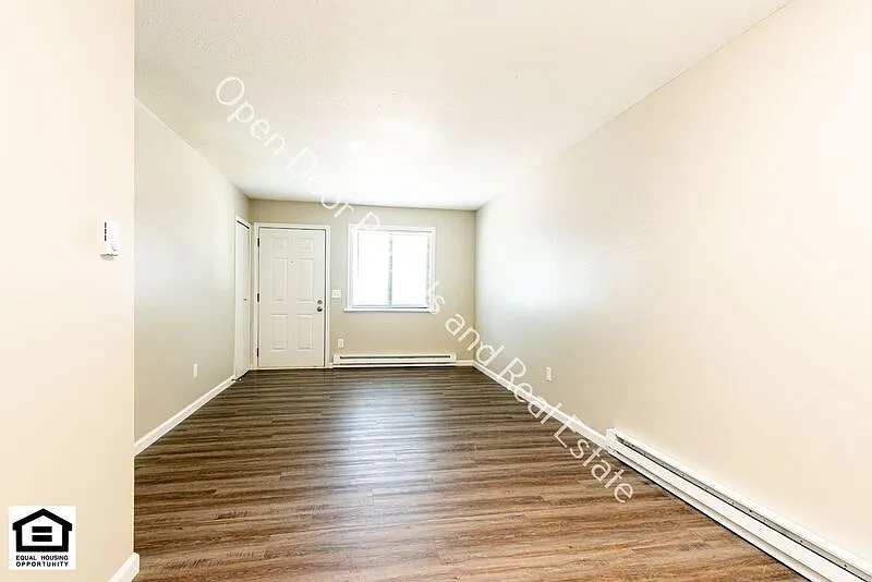 1 bed, 1.0 bath, $875 — Photo 4