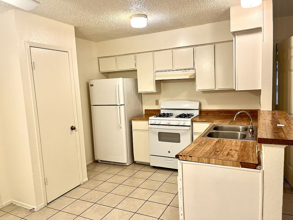 2nd image of 9511 Night Star Dr APT B