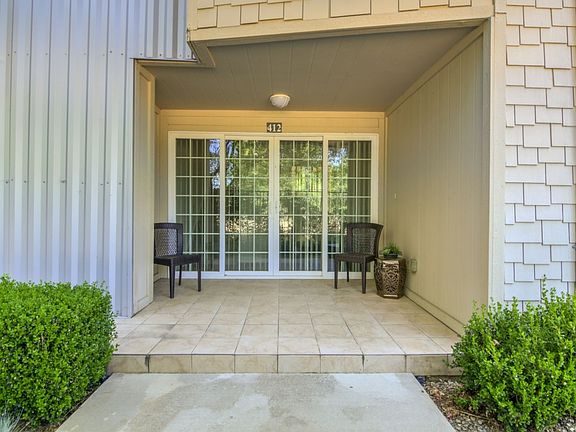 3rd image of 412 Harriet Ln