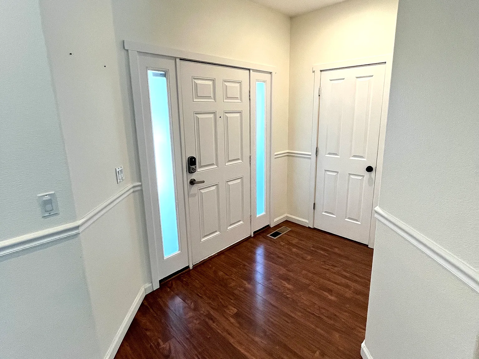 3 bed, 1932 sqft, $2,850 — Photo 2