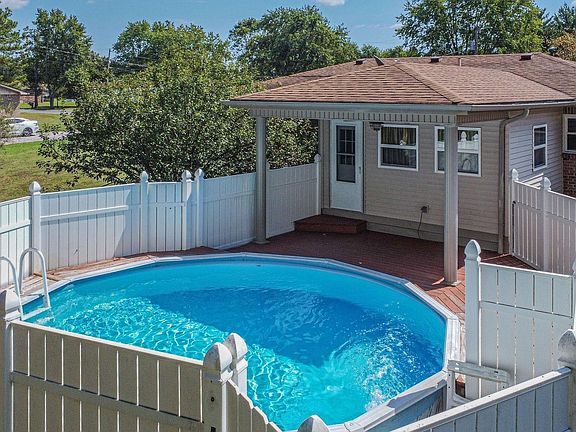5th image of 235 Wyndotte Way