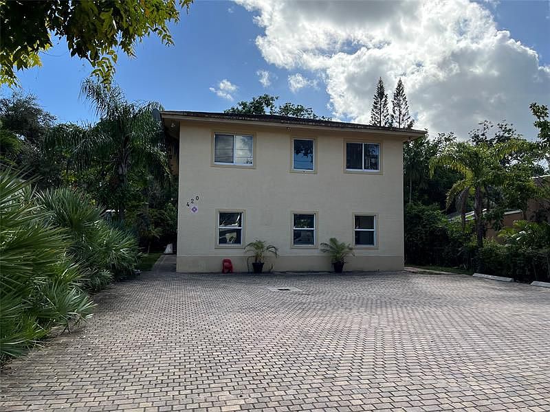 1st image of 420 SE 18th Ct Unit 3
