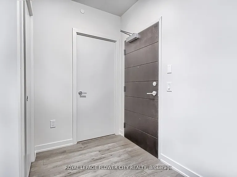212 King William St #1011 — Photo 7