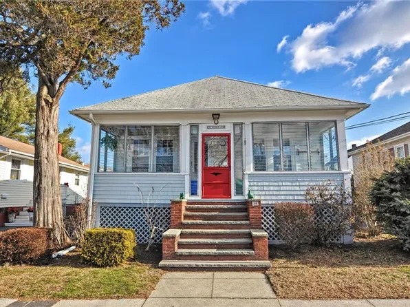 58 Monroe Ave, Bristol, RI 02809