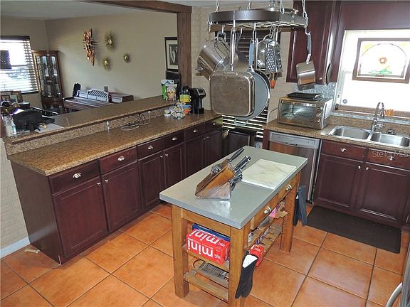 4th image of 320 84th Ave NE