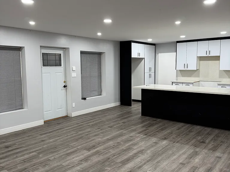 2321 W Avenue M4 — Photo 12