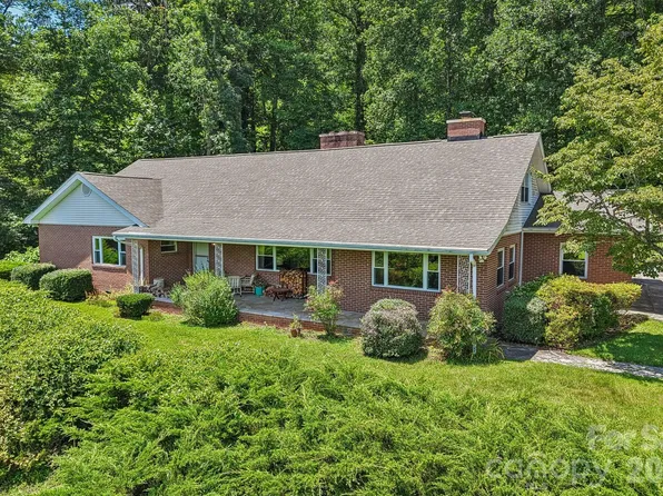 1404 Valmont Dr, Hendersonville, NC 28791