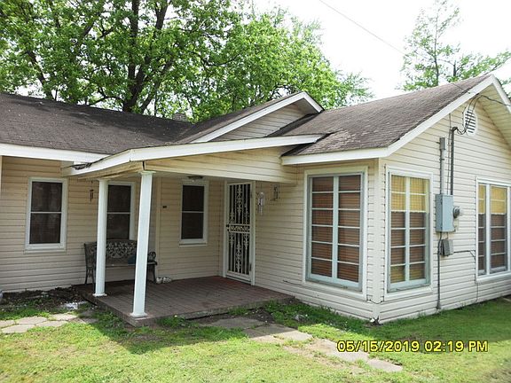 3rd image of 713 Dill St