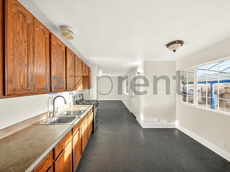 12077 Sand Ave — Photo 8
