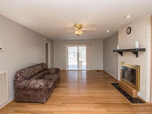 3rd image of 927 Sable Dr