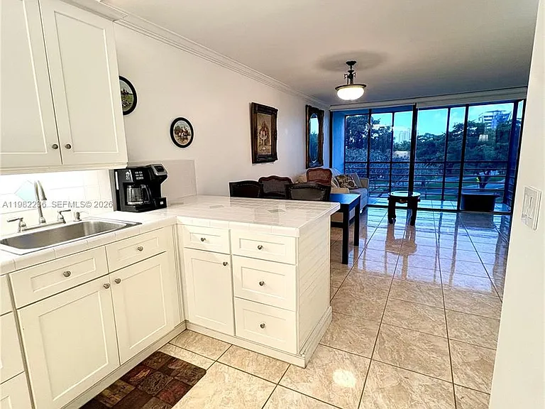 20500 W Country Club Dr #410 — Photo 19