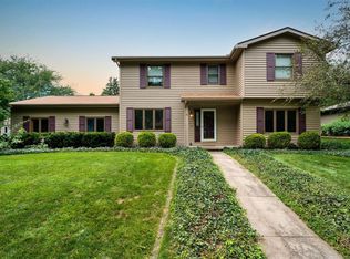 27 Kenfield Cir, Bloomington, IL