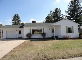 138 E Cedar St, Pulaski, WI 54162
