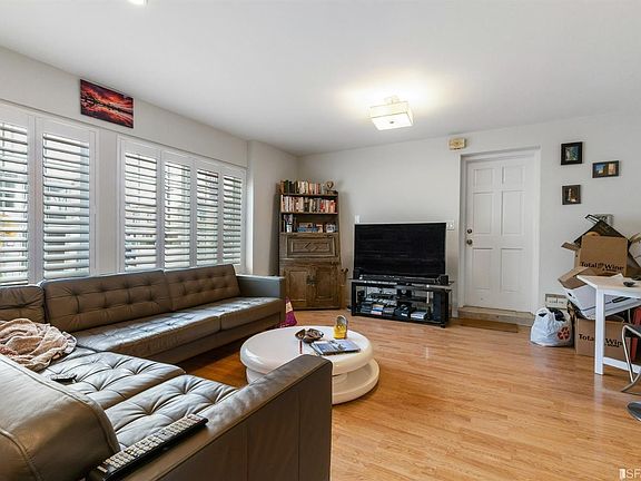 3rd image of 4146 Moraga St