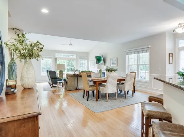 67 Cottage Cv, Plymouth, MA 02360