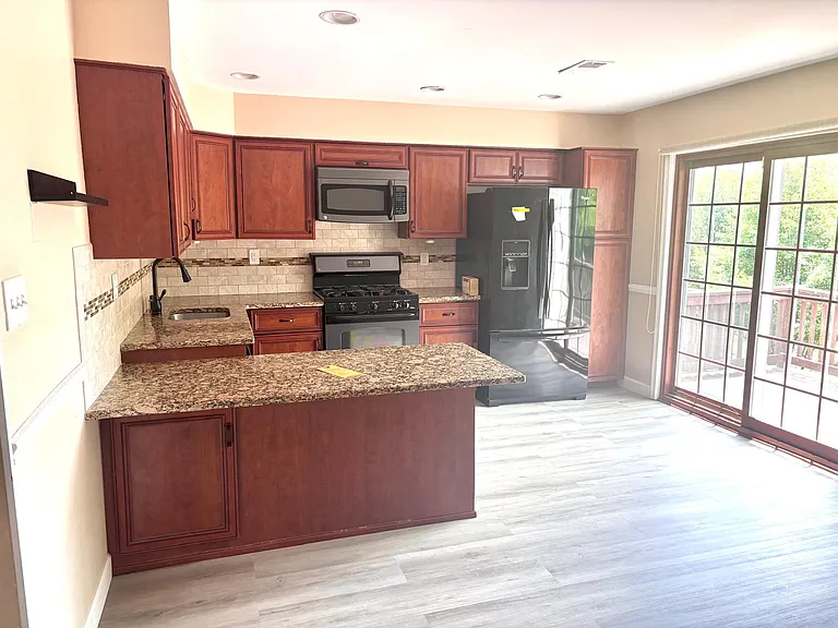 103 Bedford Pl — Photo 8