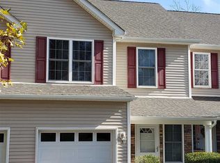 3 Aveonis Ct, Fishkill, NY 12524