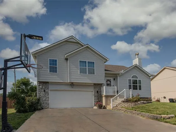 15608 Pebble Ter, Basehor, KS 66007